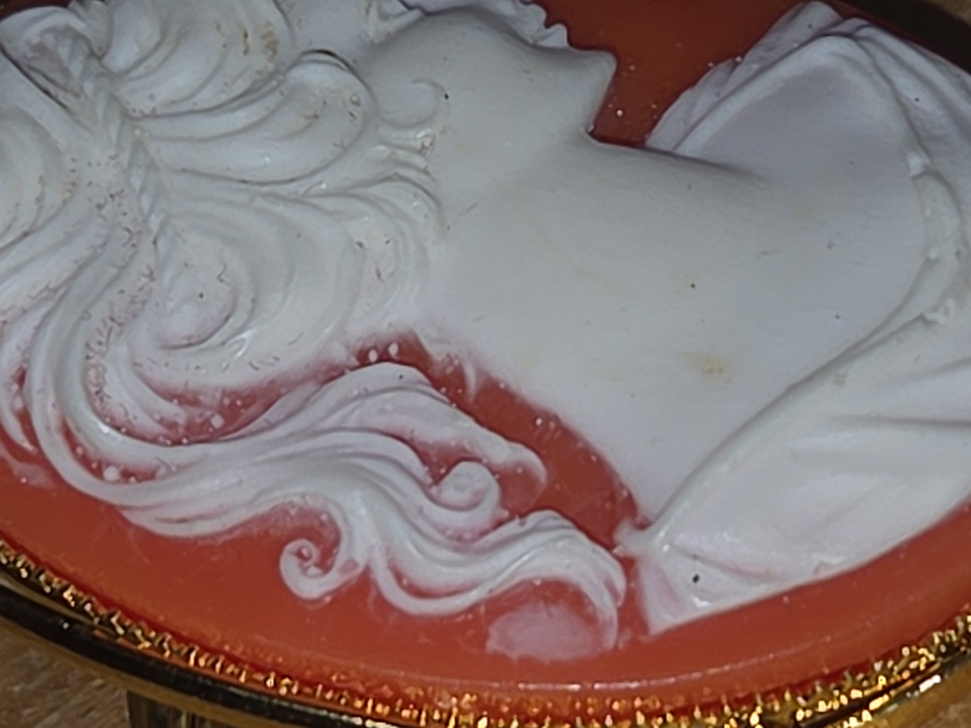 Vintage Italian Sardonyx Shell Cameo Pin Brooch Hand Carved Italia Francesca Gold Tone