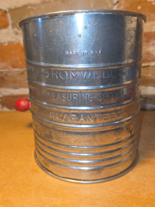Bromwell's Vintage 5-Cup Measuring Flour Sifter with Red Turn Crank and Handle fs88