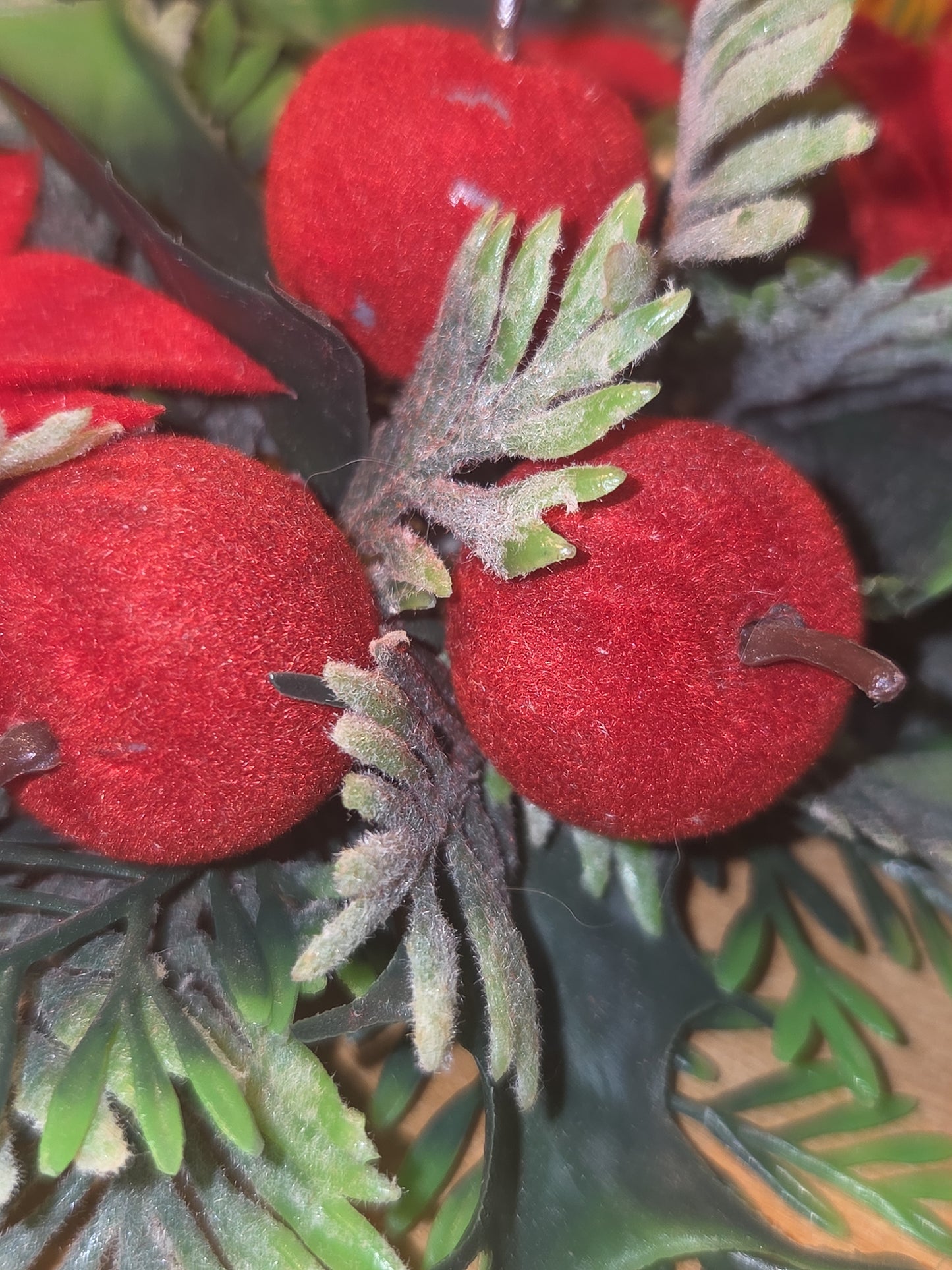 Vintage Christmas Candle Ring Centerpiece Plastic Greenery Flocked Apples Poinsettia AS IS cr5