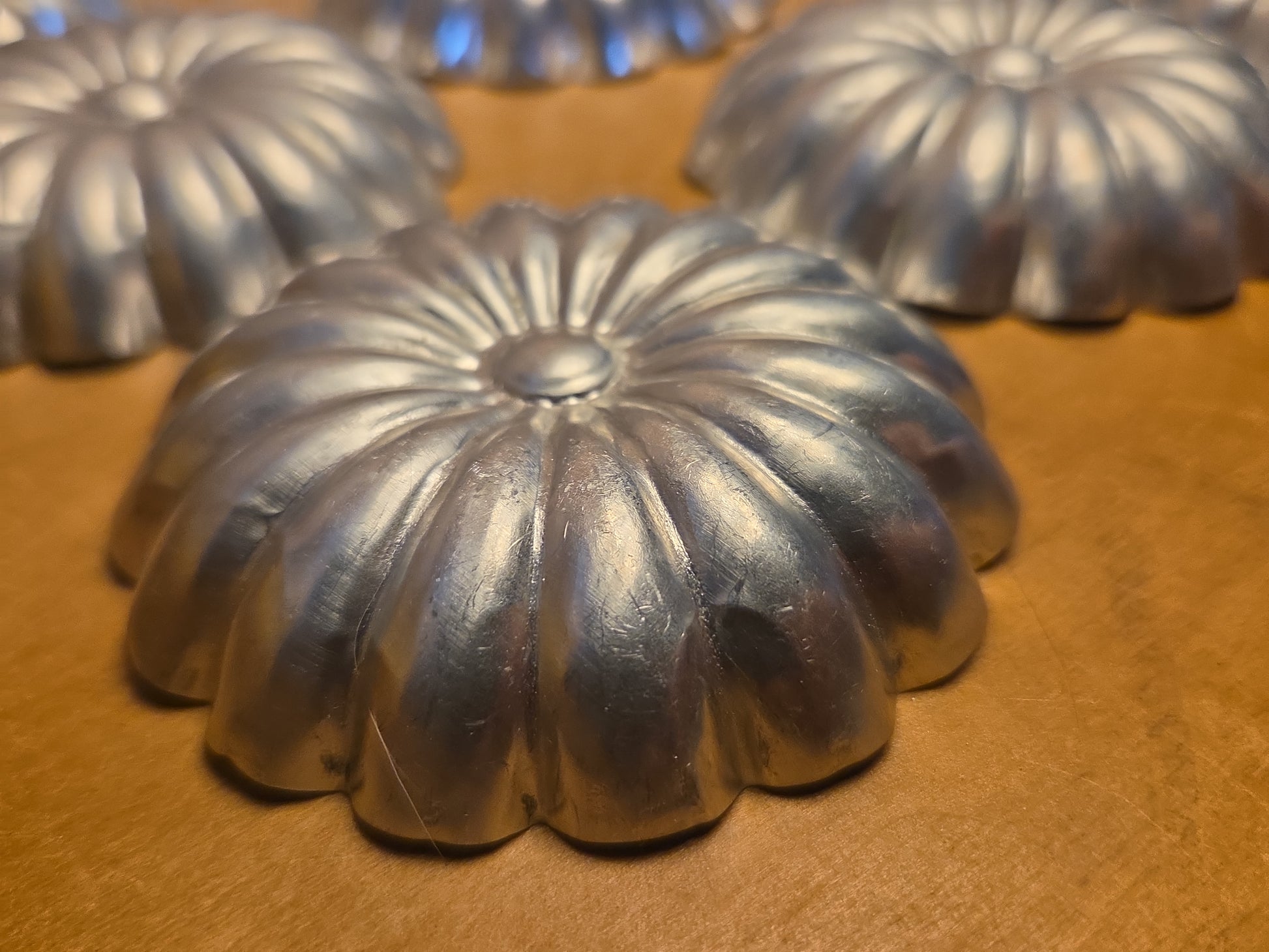Vintage Sandbakkel Small Aluminu. Tins Molds Cups Pans Set of 9 3" x 1/2" al61
