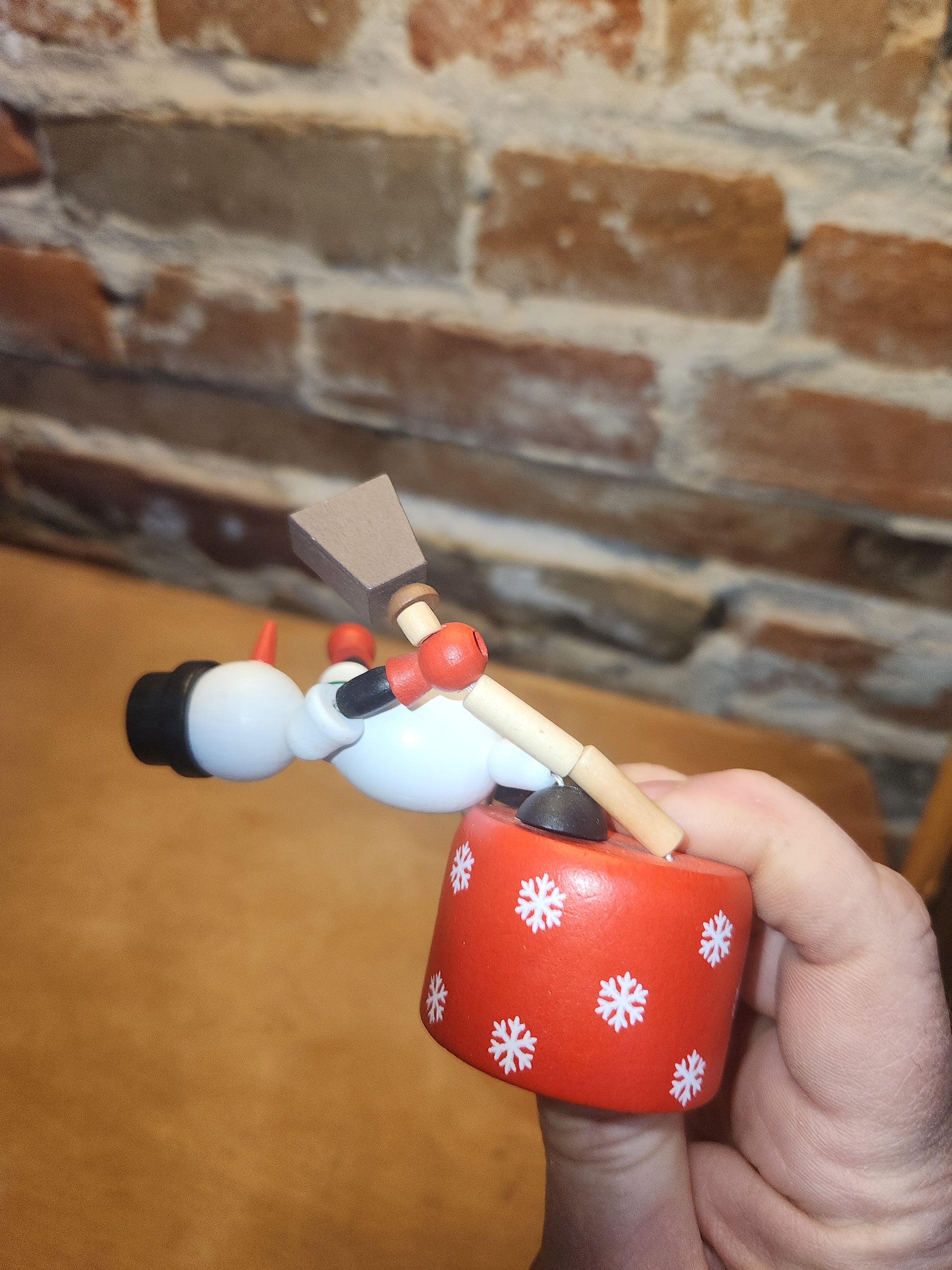 Snowman Wooden Push puppet pp4