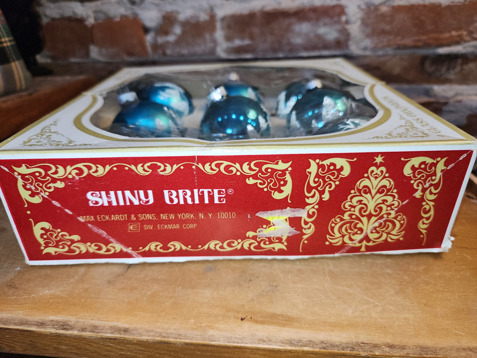 Vintage Shiny Brite 2" Turqoise Ornaments with Venetian dew and Box. Incomplete set. 8 Ornaments AS IS bo86