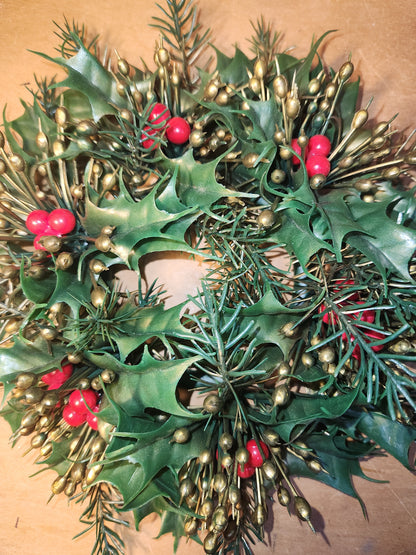Vintage Christmas Candle Ring Centerpiece Plastic Greenery Holly Berry Evergreen cr2
