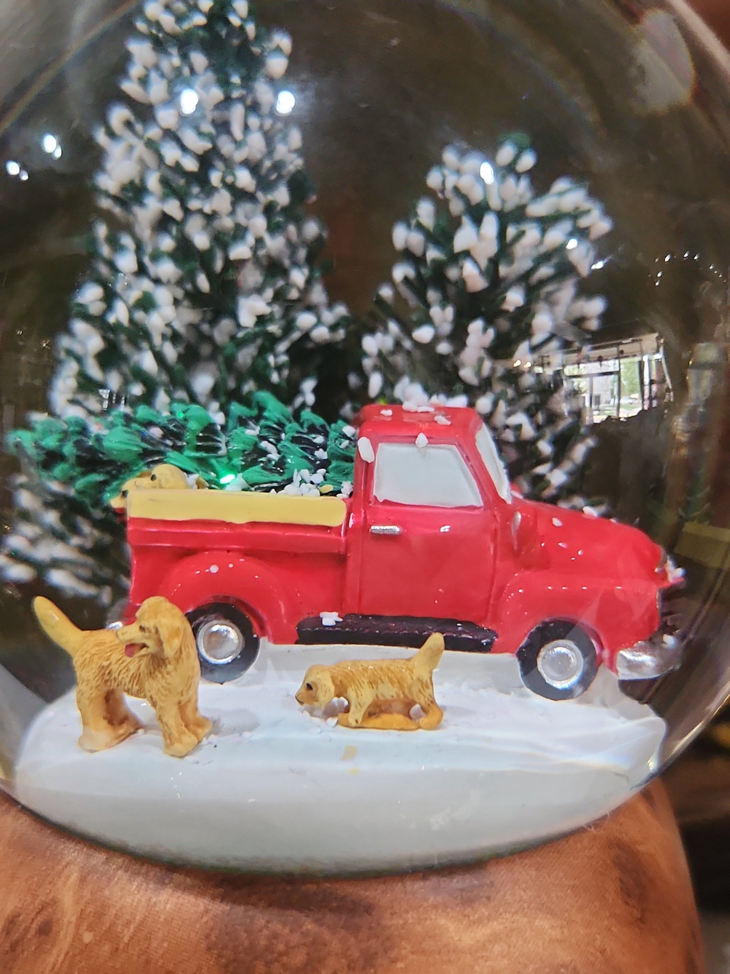 5"H Musical Red Truck w/Dogs globe sg64