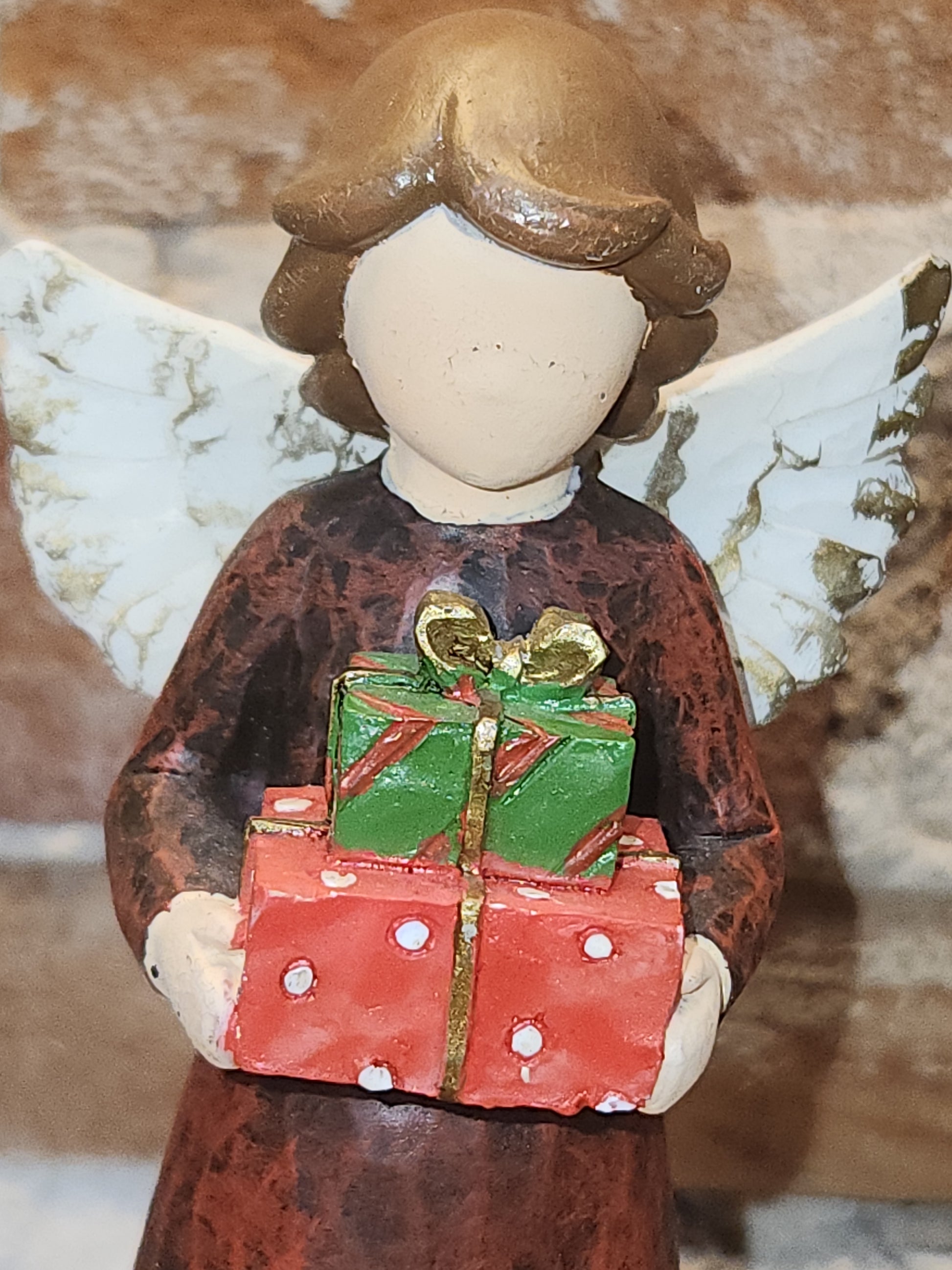Christmas Angel Figurine Gifts Holly an21
