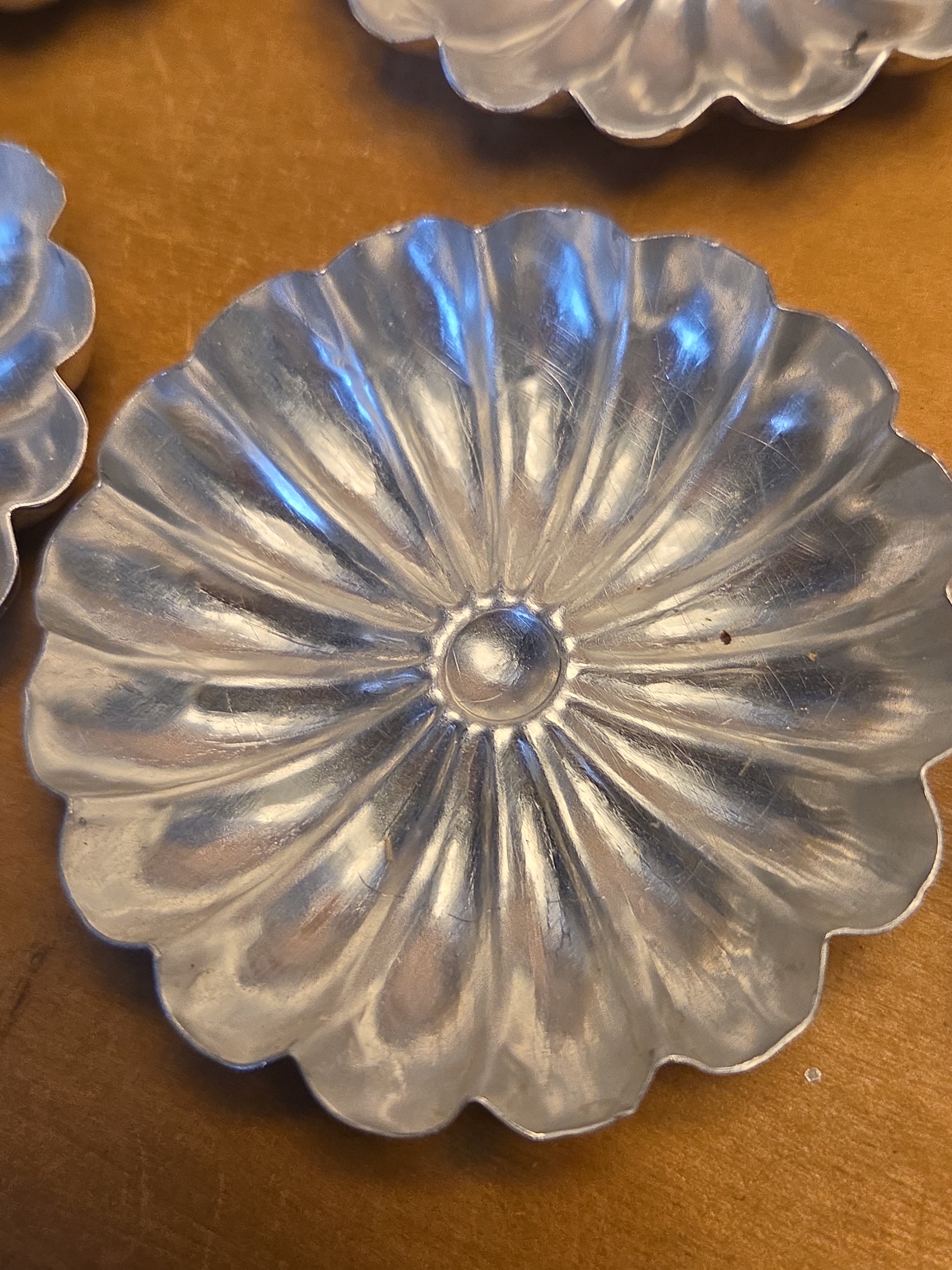 Vintage Sandbakkel Small Aluminu. Tins Molds Cups Pans Set of 9 3" x 1/2" al61