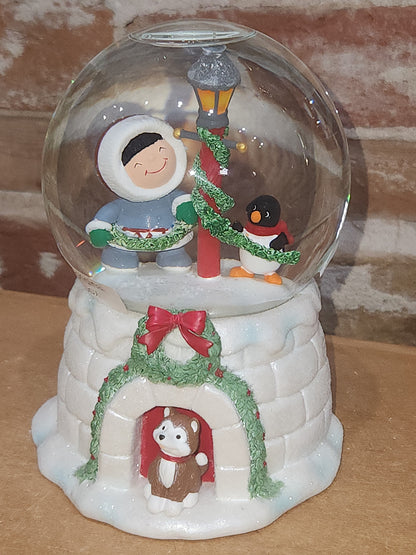 Hallmark Keepsake Snow Globe Frosty Friends Husky Penguin Inuit sg78