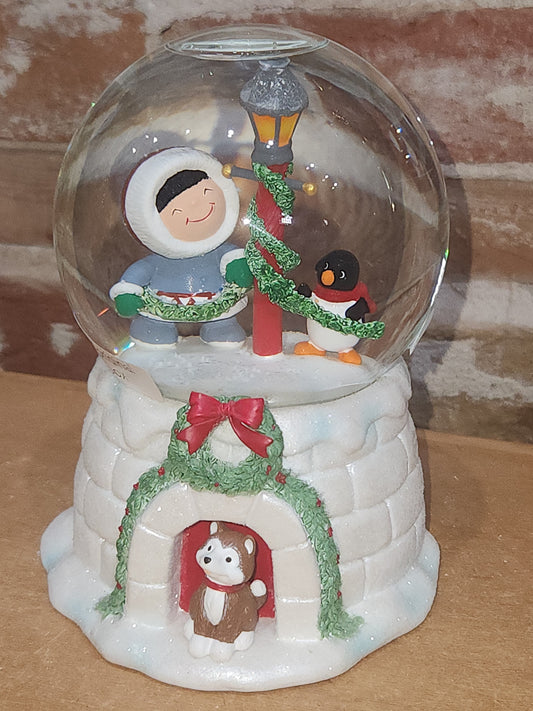 Hallmark Keepsake Snow Globe Frosty Friends Husky Penguin Inuit sg78