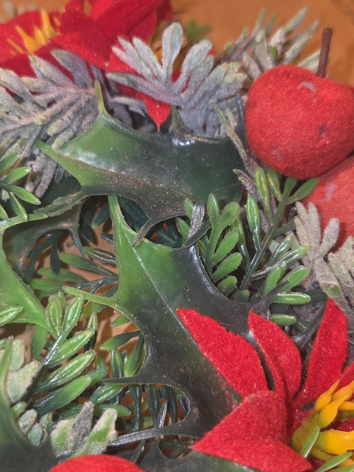 Vintage Christmas Candle Ring Centerpiece Plastic Greenery Flocked Apples Poinsettia AS IS cr5