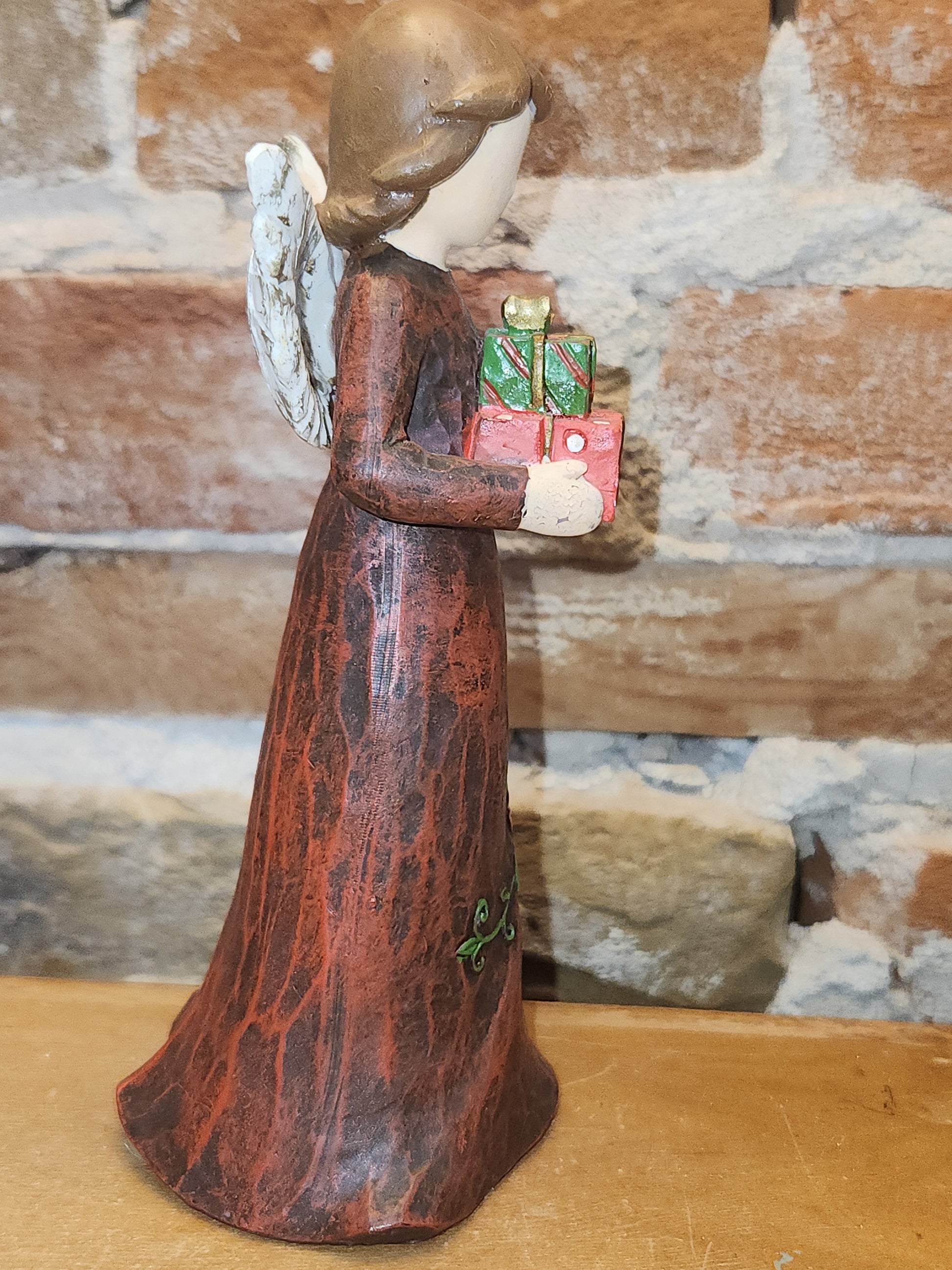 Christmas Angel Figurine Gifts Holly an21