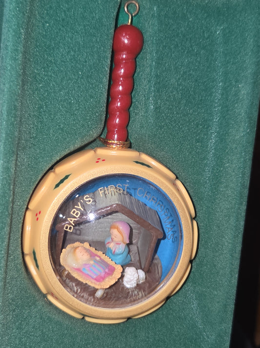Vintage Russ Christmas Collectibles Ornament Baby’s First Christmas Nativity Scene Mary and Jesus 1983