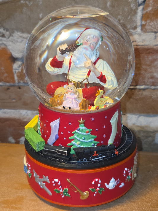 Hallmark Coca-Cola Coke Santa Christmas Musical Snow Globe Vintage Moving Train 2001 cc240