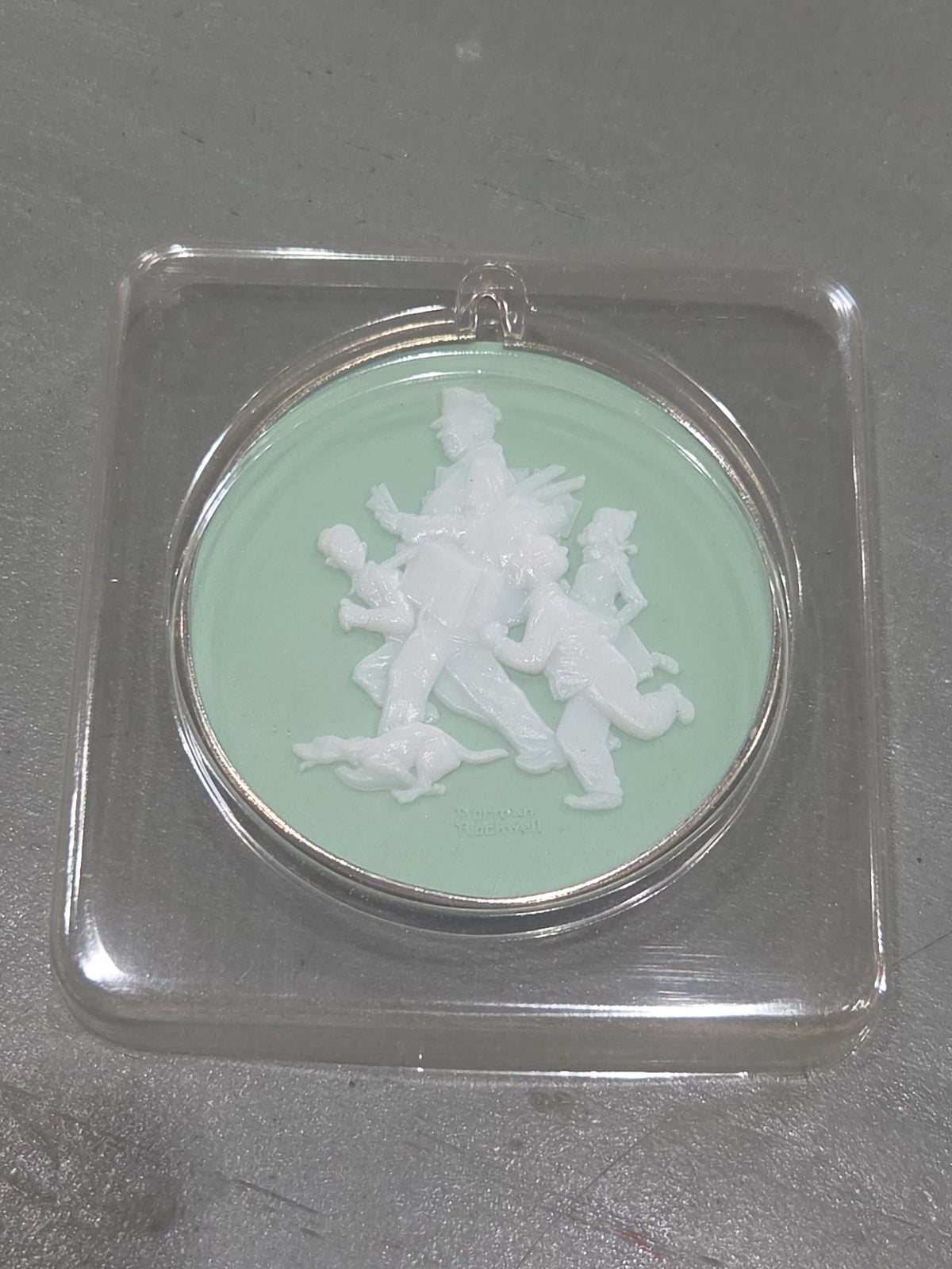 Vintage Hallmark Keepsake Norman Rockwell Cameo Ornament 6th in Series 1985