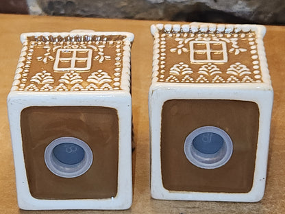 Salt and Pepper Shakers Gungerbread Houses sp11