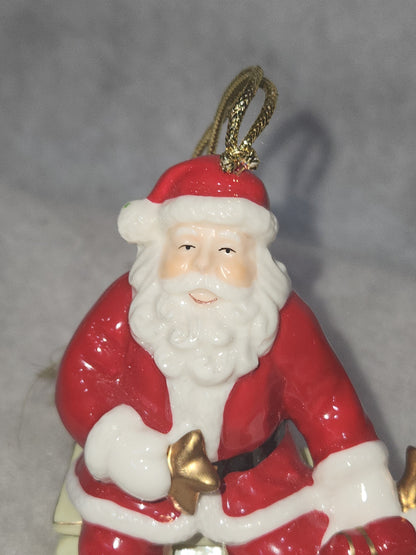 Belleekliving Santa with bag of toys ornament chri200