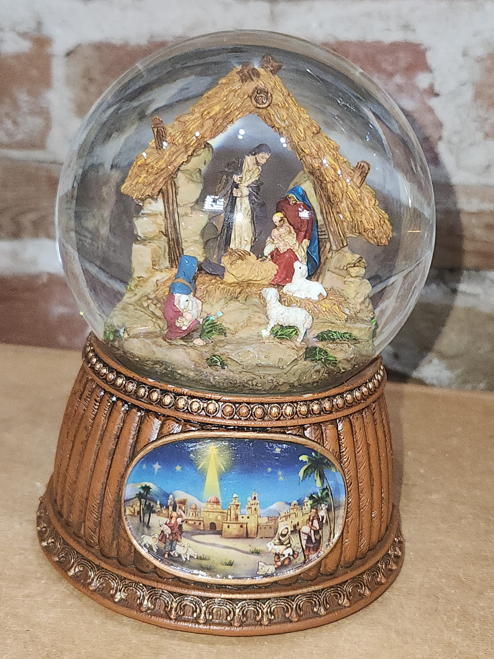 Christmas Nativity Musical Snow Globe Glitterdome Wind up to Play O'Holy Night 100mm nsg1