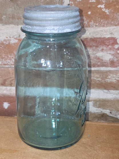 00235 Vintage Quart Jar Ball Perfect Mason Cornflowet Blue Glass Ball Zinc Lid jar099