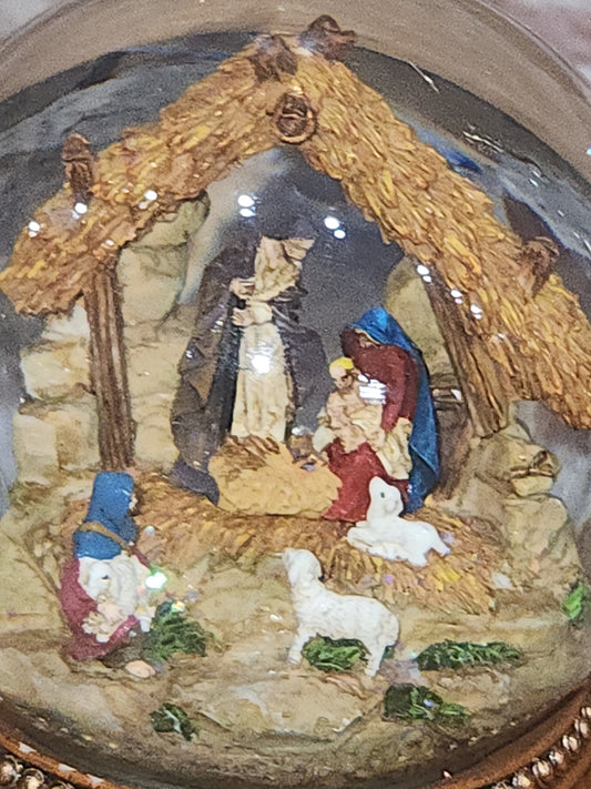 Christmas Nativity Musical Snow Globe Glitterdome Wind up to Play O'Holy Night 100mm nsg1