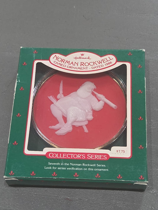 Vintage Hallmark Keepsake Norman Rockwell Cameo Ornament 7th in Series 1986