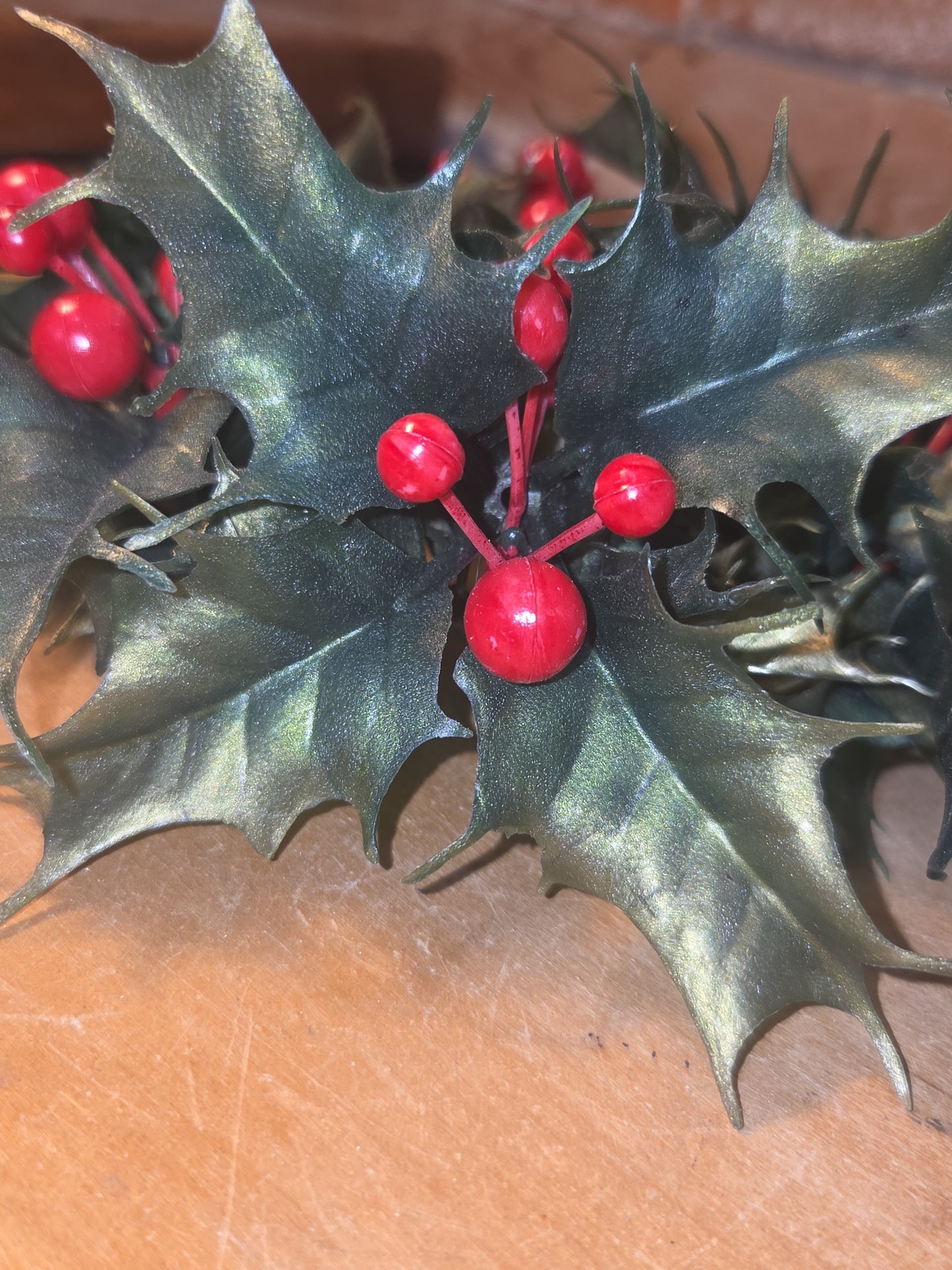 Vintage Christmas Candle Ring Centerpiece Plastic Greenery Holly Berries AS IS cr4