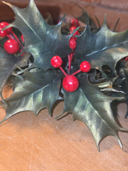 Vintage Christmas Candle Ring Centerpiece Plastic Greenery Holly Berries AS IS cr4