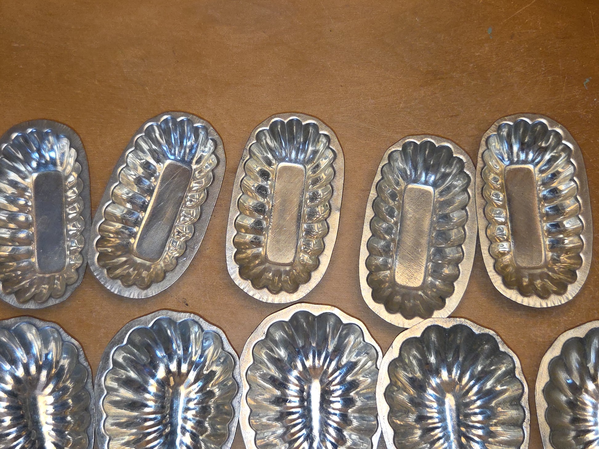 Vintage Small Aluminum Fluted Tin with Lid Tart Tin Baking Pans AS IS al36