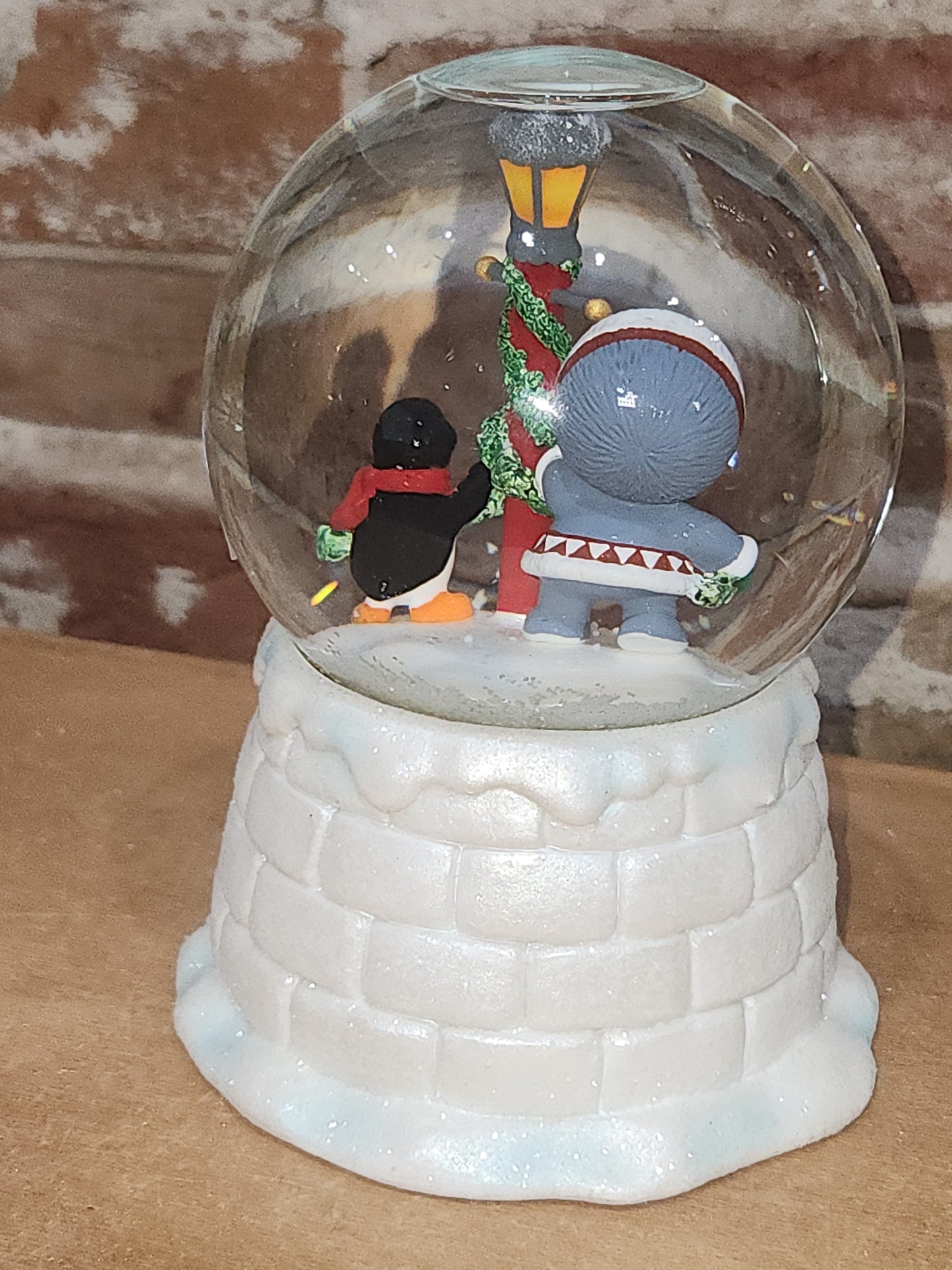 Hallmark Keepsake Snow Globe Frosty Friends Husky Penguin Inuit sg78