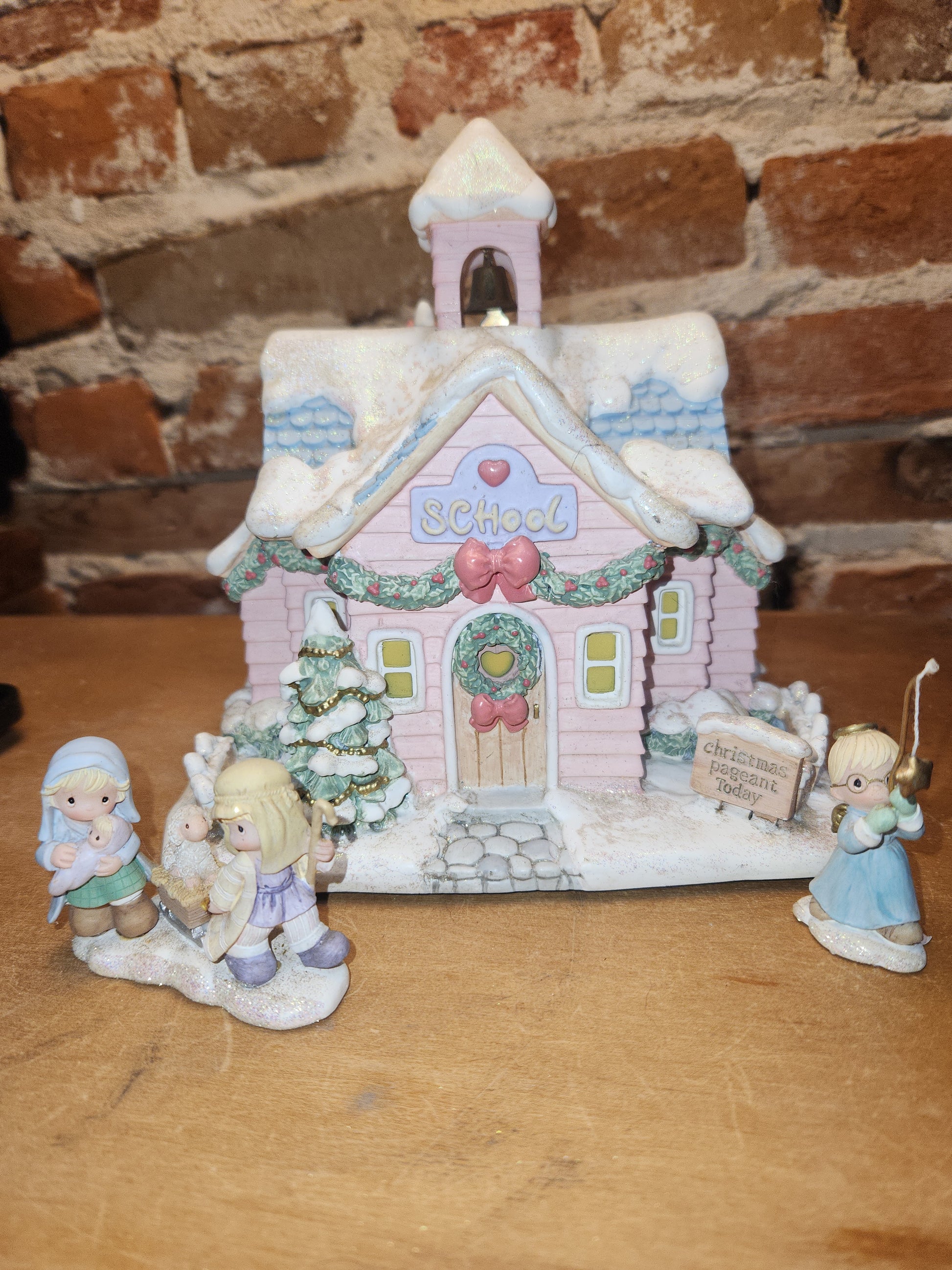 Vintage Hathorne Village Precious Moments Village Tiny Treasures School and 2 figures pm2