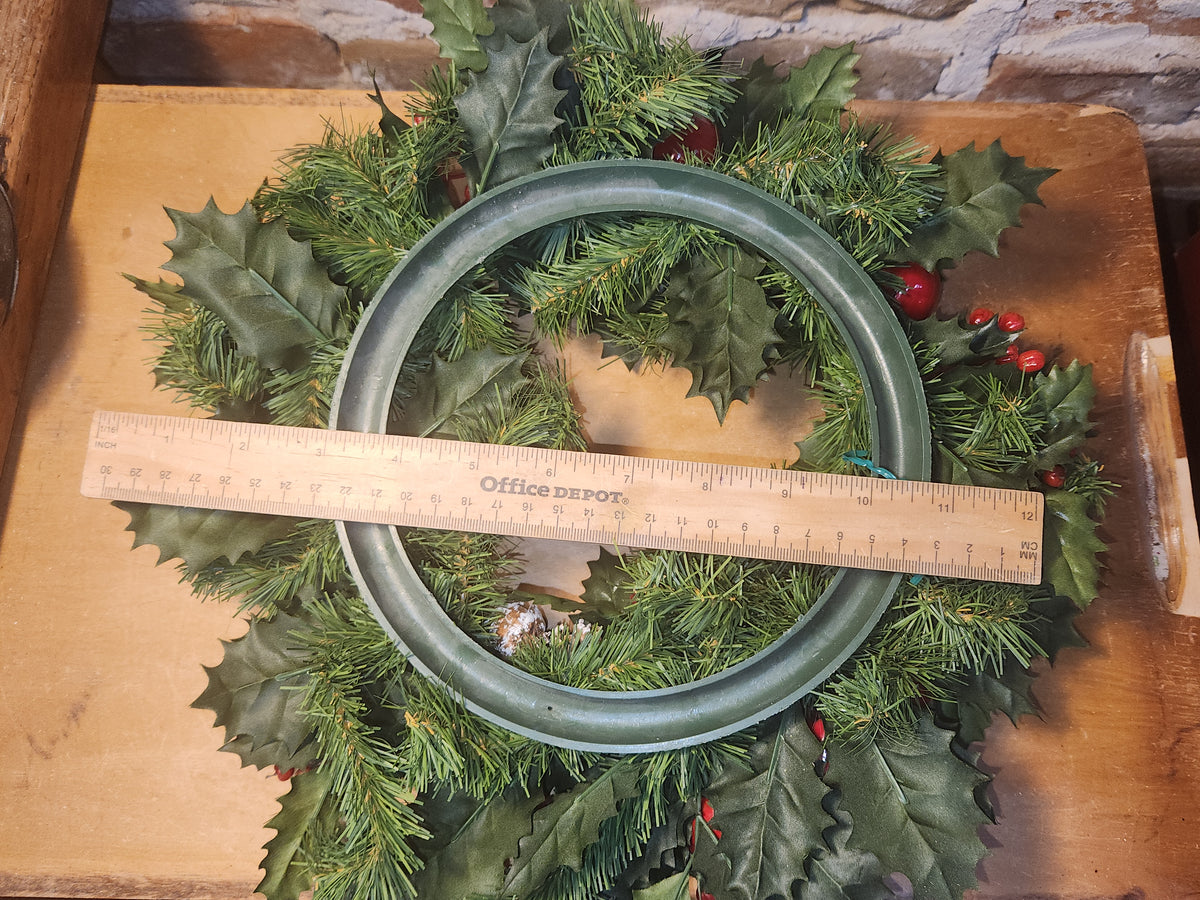 Vintage Christmas Candle Ring Centerpiece Gift Pinecones Apples Berries CR59