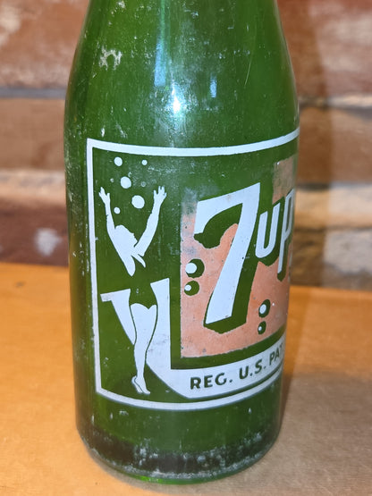Vintage Soda Bottle 7-Up Bubbles & Swimsuit Lady Green Glass Lincoln vsb6l