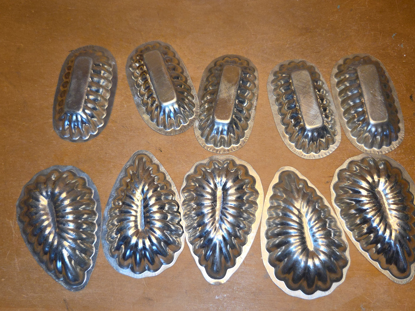 Vintage Small Aluminum Fluted Tin with Lid Tart Tin Baking Pans AS IS al36