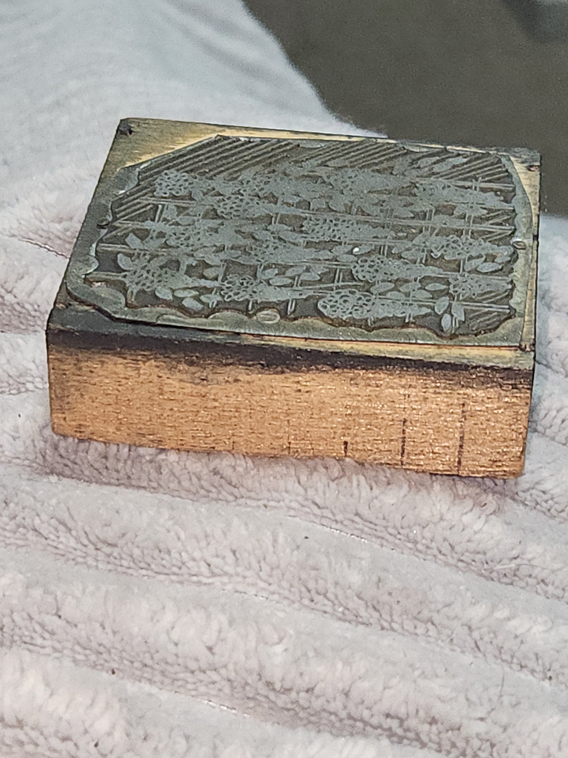 Vintage Wood Metal Newspaper Print Block Printer's Press Grapevine Grapes Flower pbgv