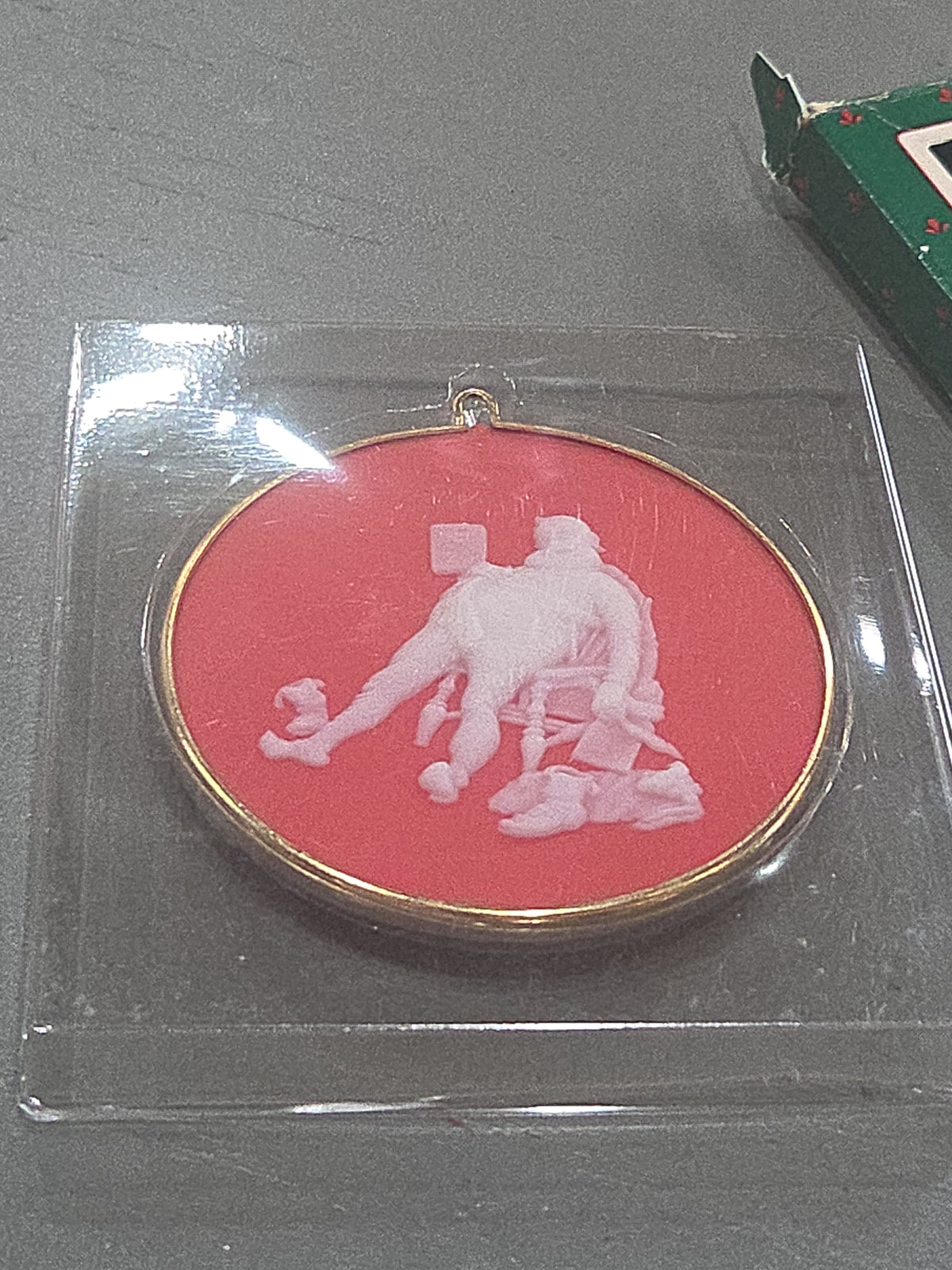 Vintage Hallmark Keepsake Norman Rockwell Cameo Ornament 9th in Series 1988