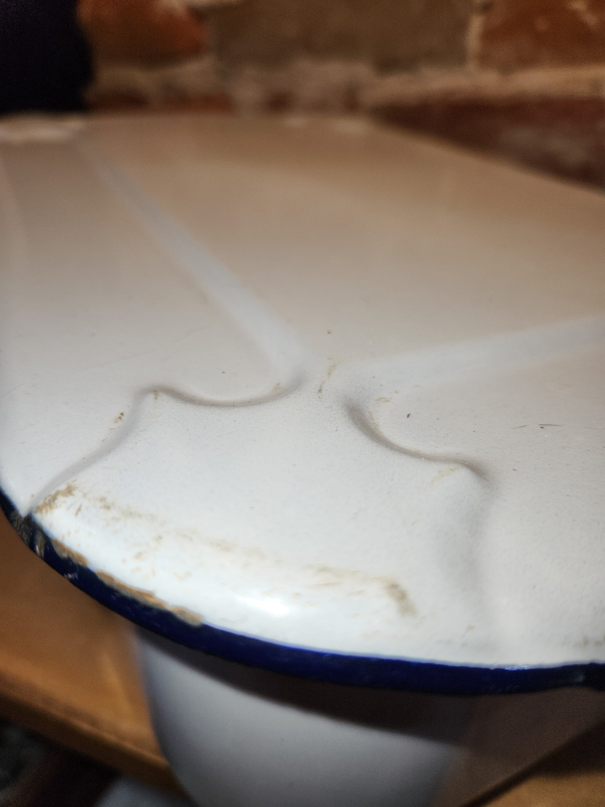 Vintage Enamelware Refrigerator Box or Baking Dish with Lid White & Black en78