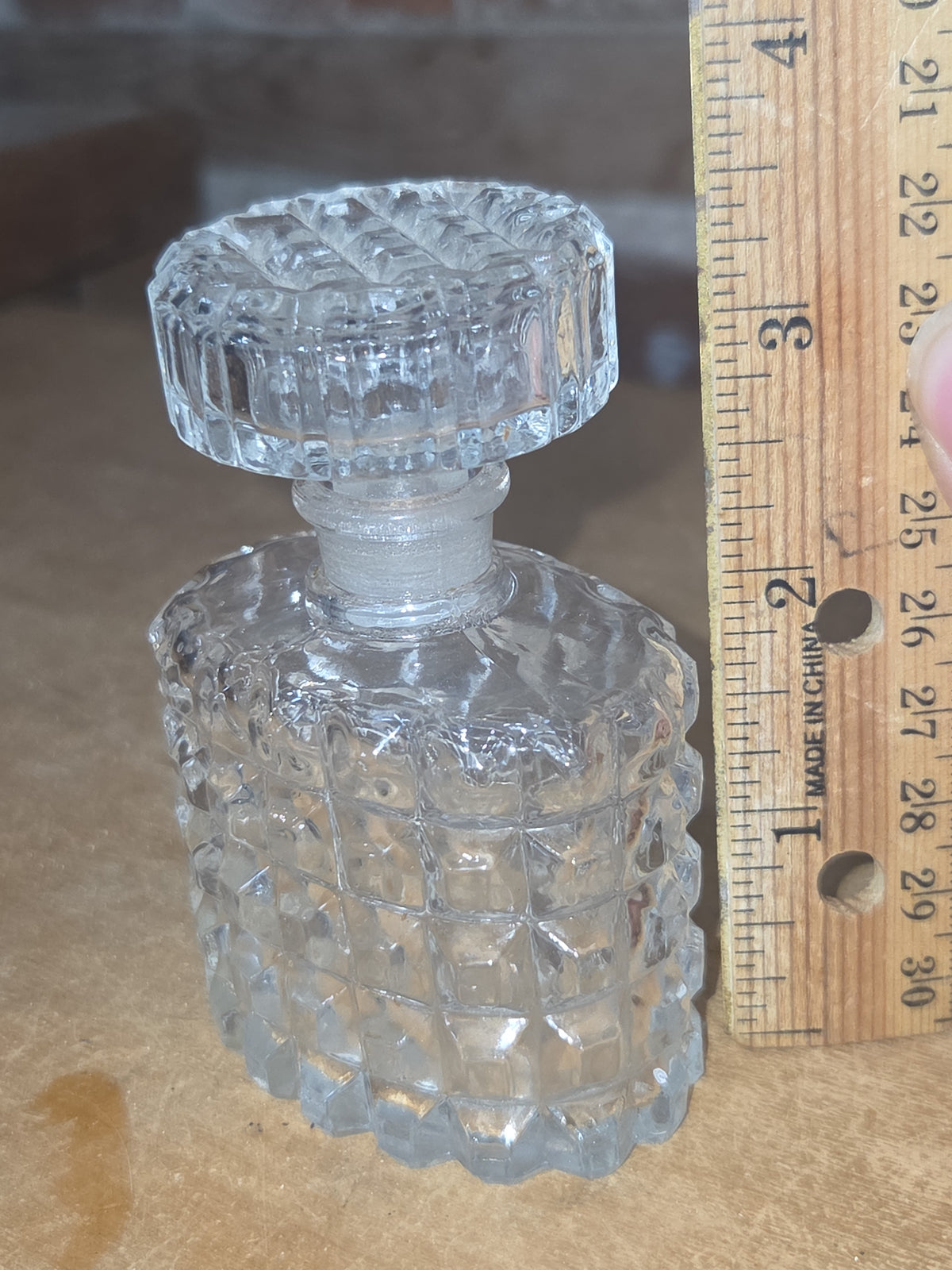 Vintage Perfume Bottle Pressed Glass Faceted Stopper with Ground or Polished Glass gl40