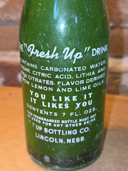 Vintage Soda Bottle 7-Up Bubbles & Swimsuit Lady Green Glass Lincoln vsb6l