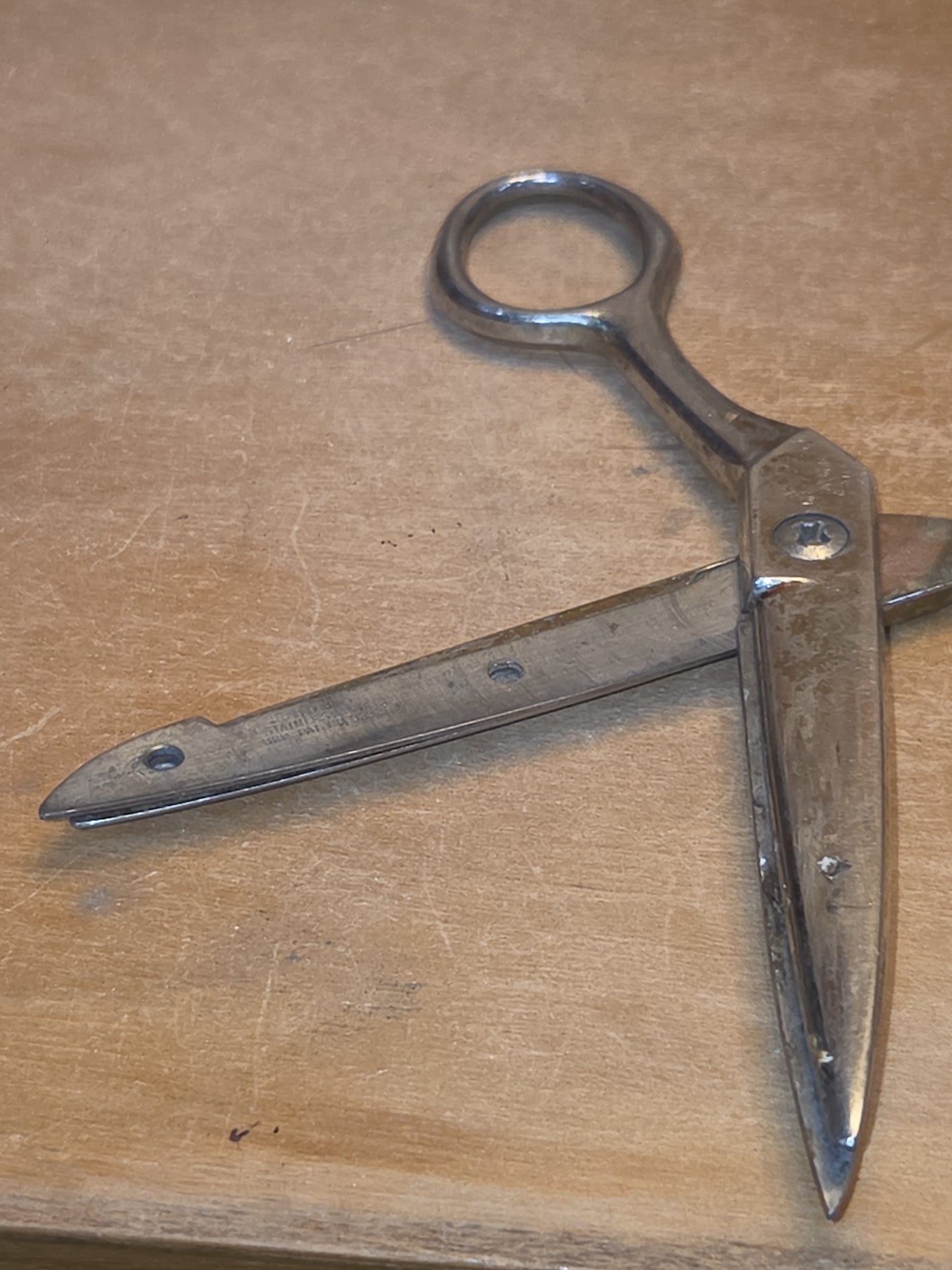 Vintage Richards of Sheffield England Radiant Golden Age Rustless Sewing Scissors Made in England sc9