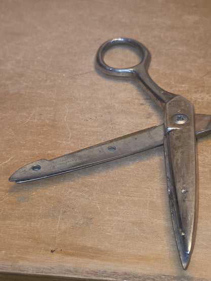 Vintage Richards of Sheffield England Radiant Golden Age Rustless Sewing Scissors Made in England sc9