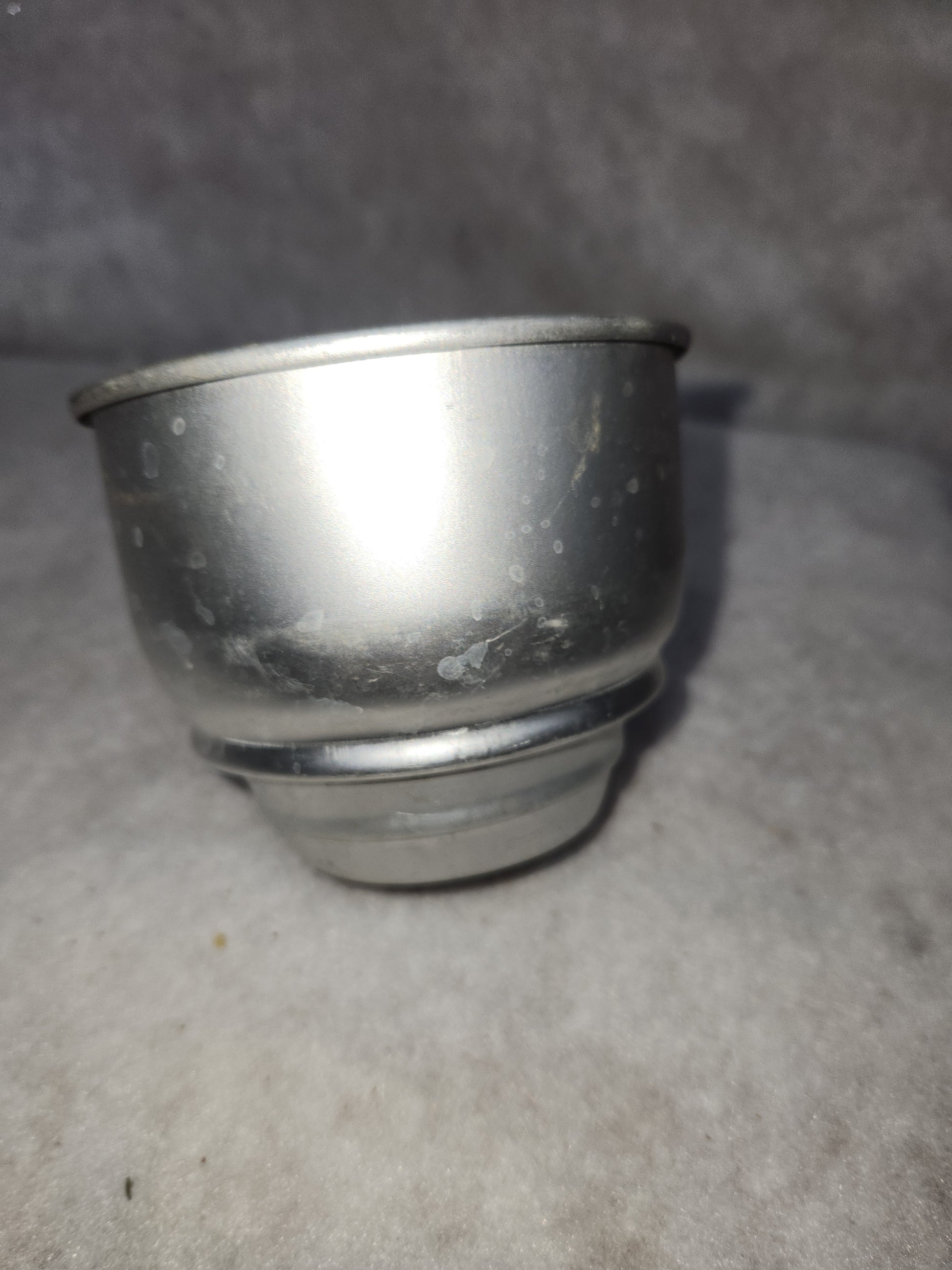 Vintage Foley Small Aluminum Flour Sifter squeeze handle 1 to 2 cup Pat. NO 2322676 fs7