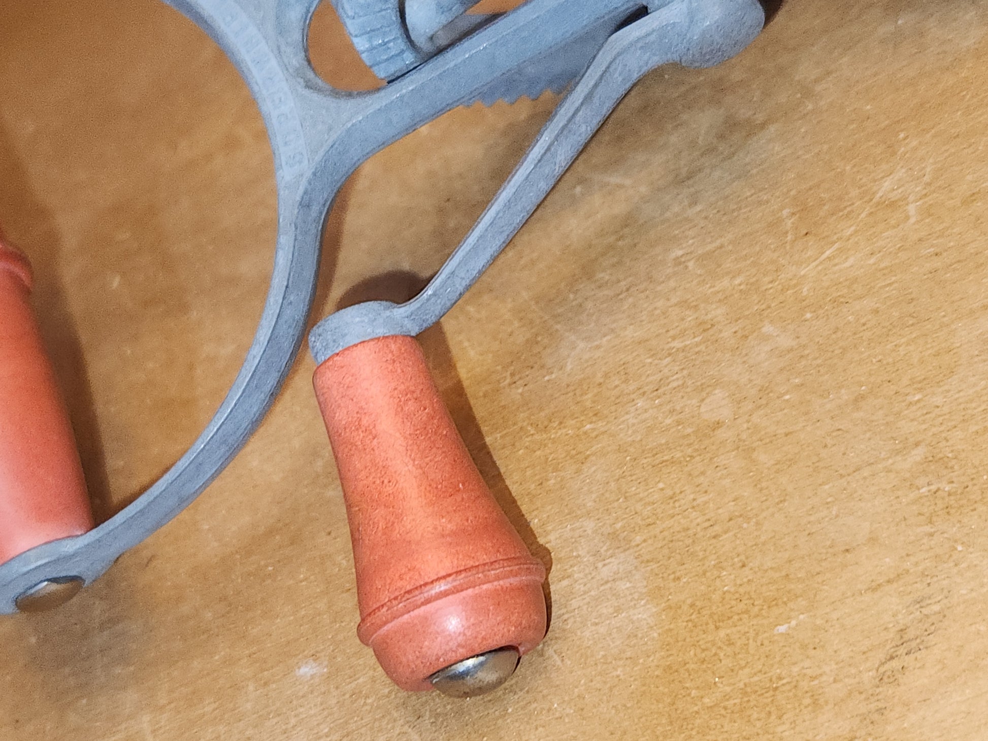 Vintage SuperWhirl Hand Mixer Egg Beater Stainless and Red Bakelite AS IS kit60