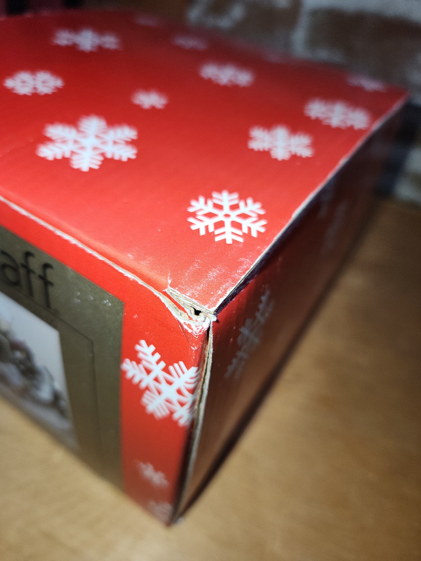 Vintage Pfaltzgraff Winterberry Scenic Village with Tea Light 2001