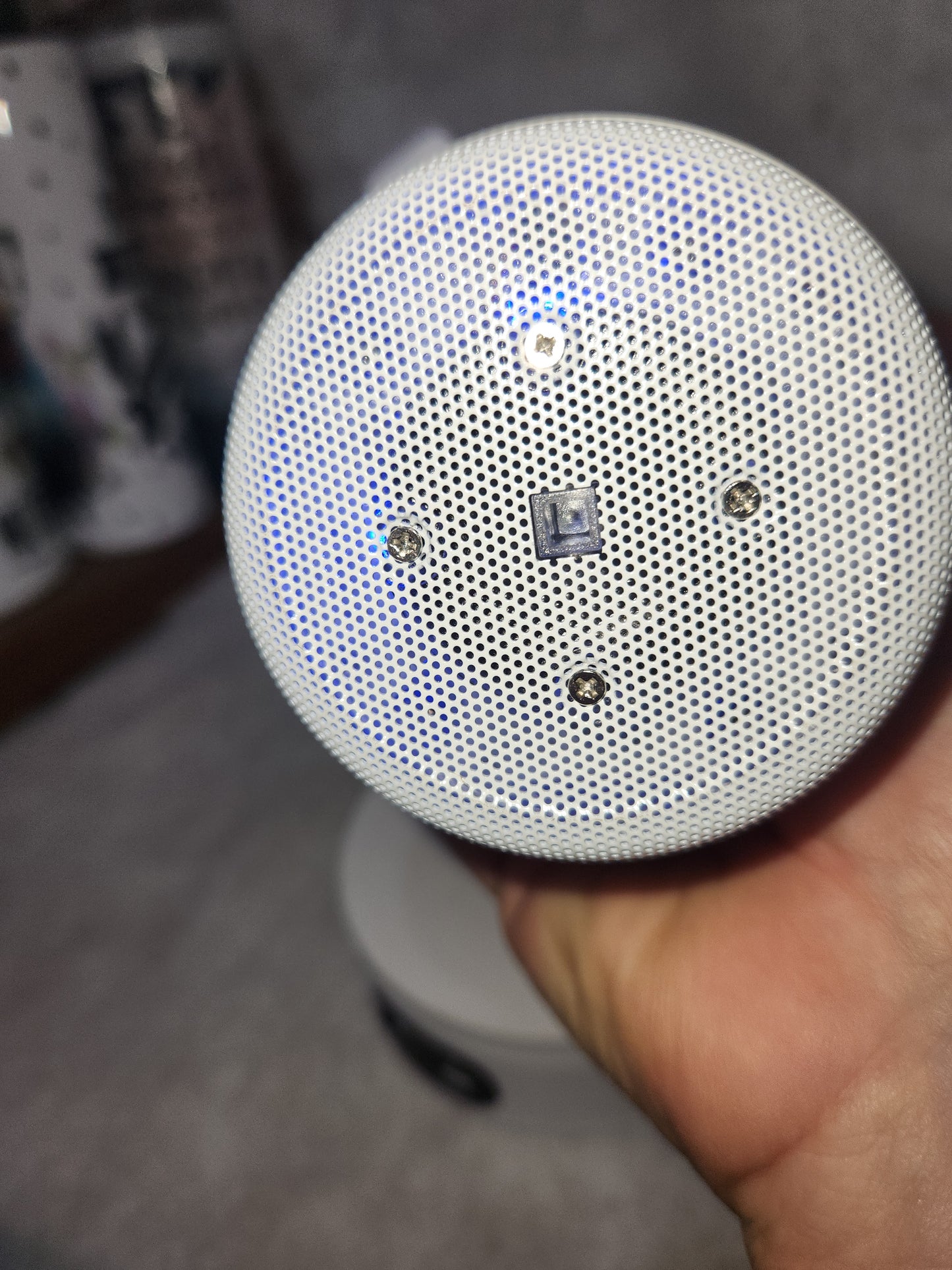 30 oz holographic rechargeable speaker on a tumbler sth1