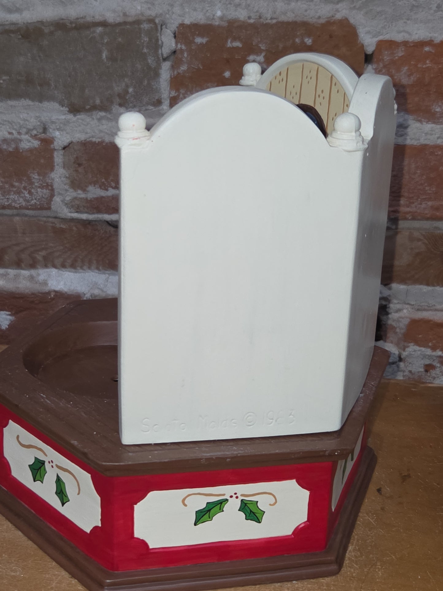 Vintage Ceramic Christmas Eve Elves Decorating Tree Santa Sleeping made from Scioto Molds 1983 AS IS No Music Box