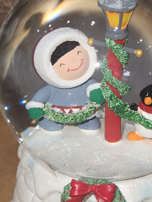 Hallmark Keepsake Snow Globe Frosty Friends Husky Penguin Inuit sg78