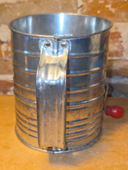 Bromwell's Vintage 5-Cup Measuring Flour Sifter with Red Turn Crank and Handle fs88