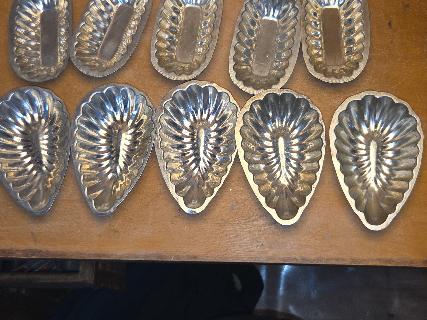 Vintage Small Aluminum Fluted Tin with Lid Tart Tin Baking Pans AS IS al36