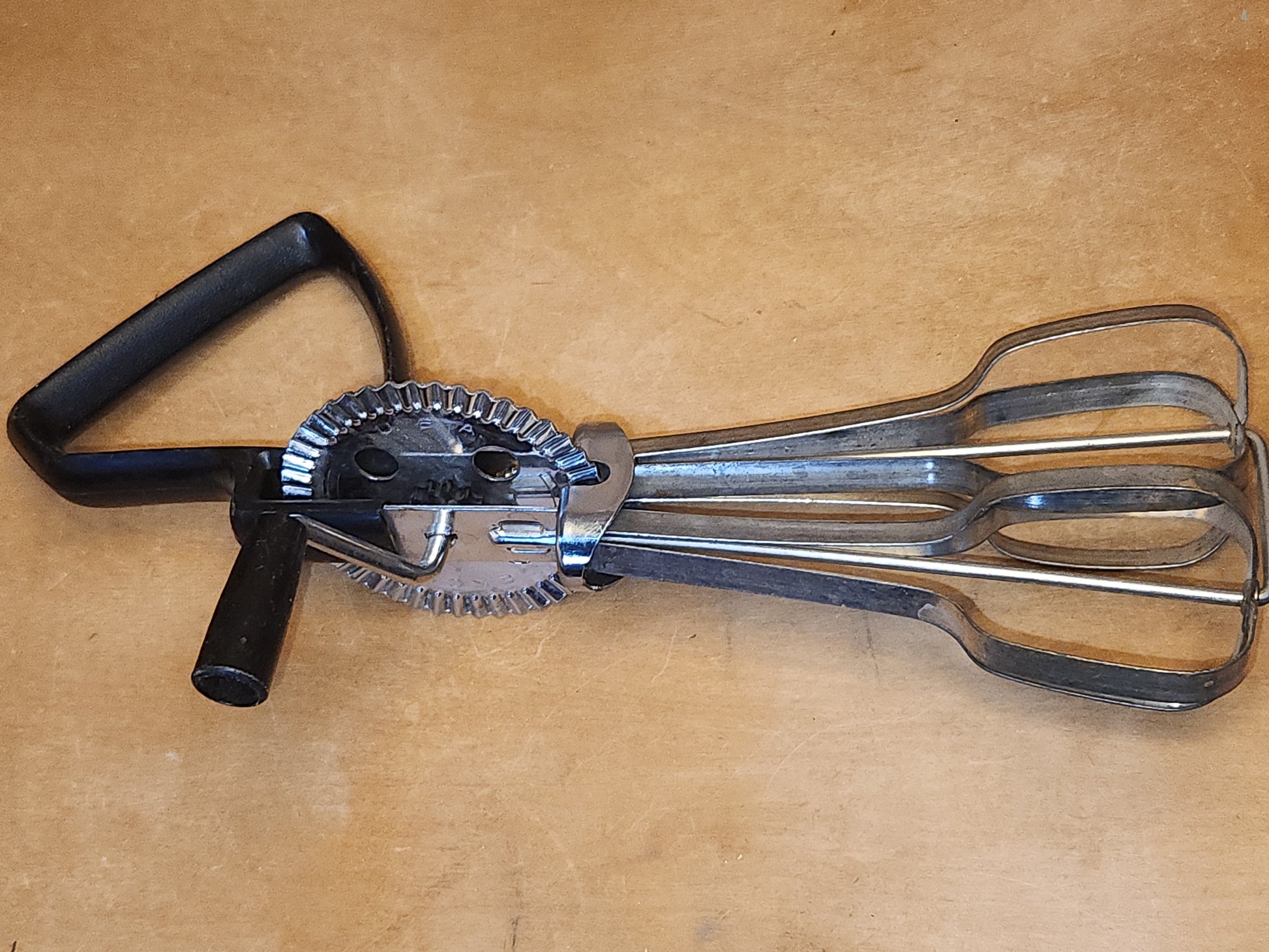 Vintage Ekco Hand Mixer Egg Beater Stainless Steel Black Angled Handle kit71