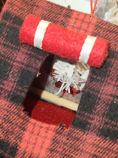 Tent Ornament Plaid Fabric with Rolled Window Flap o91