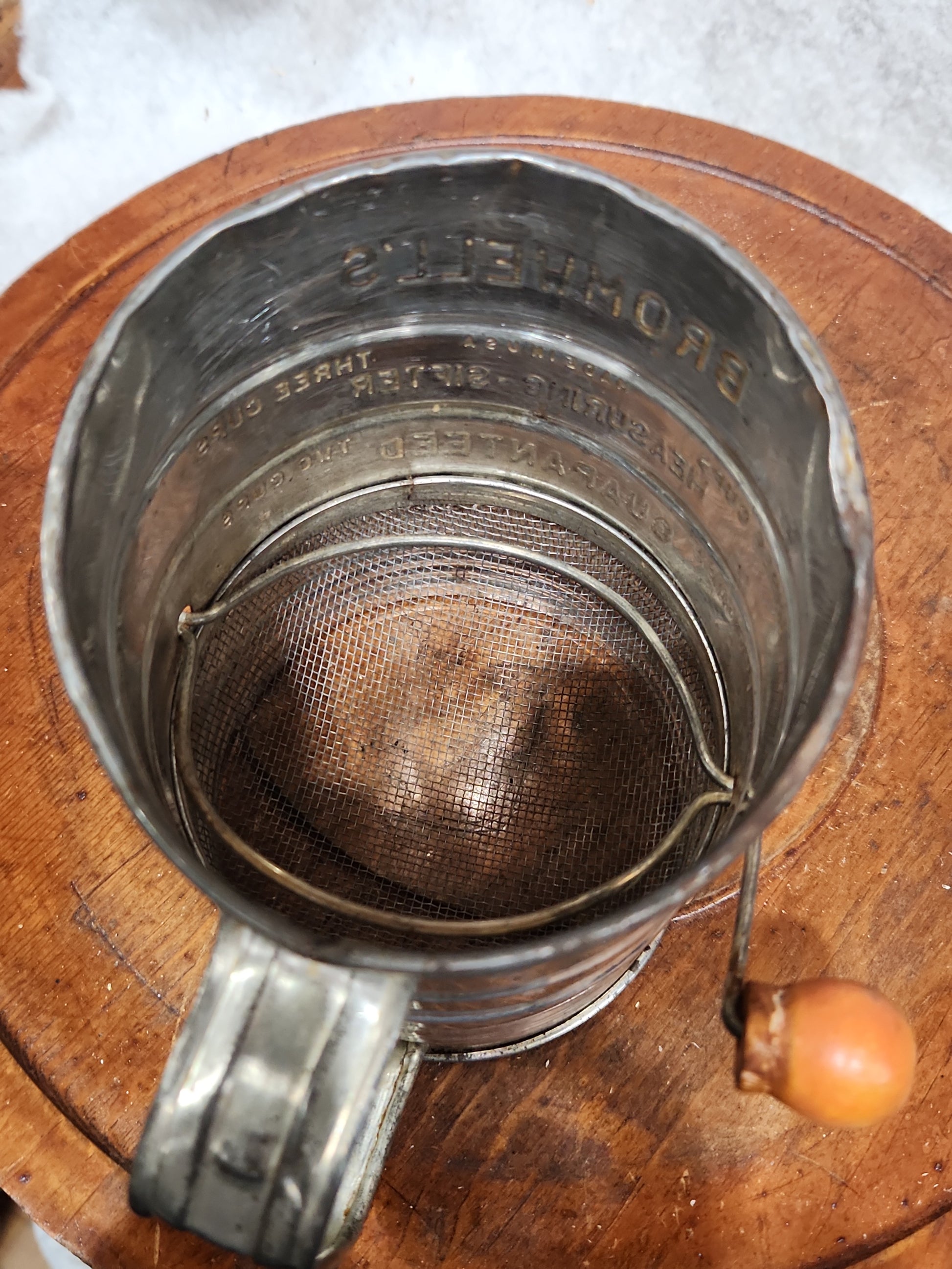 Vintage Bromwell’s 3 Cup Crank Handle Sifter metal and wood crank fs90