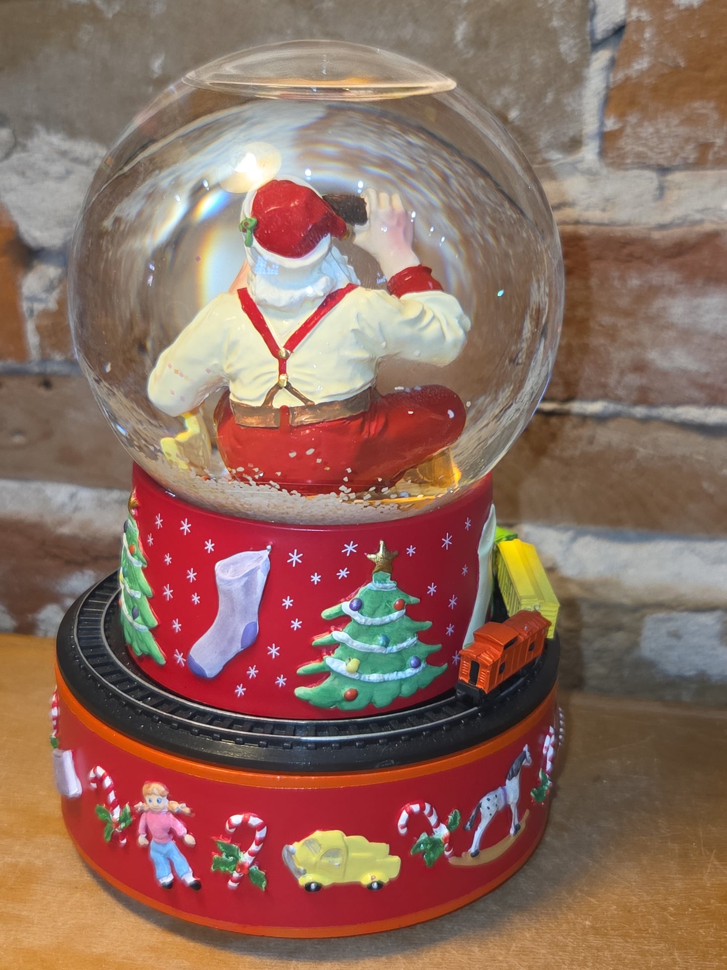 Hallmark Coca-Cola Coke Santa Christmas Musical Snow Globe Vintage Moving Train 2001 cc240